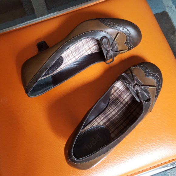 Shoes - Picture 1 of 2
